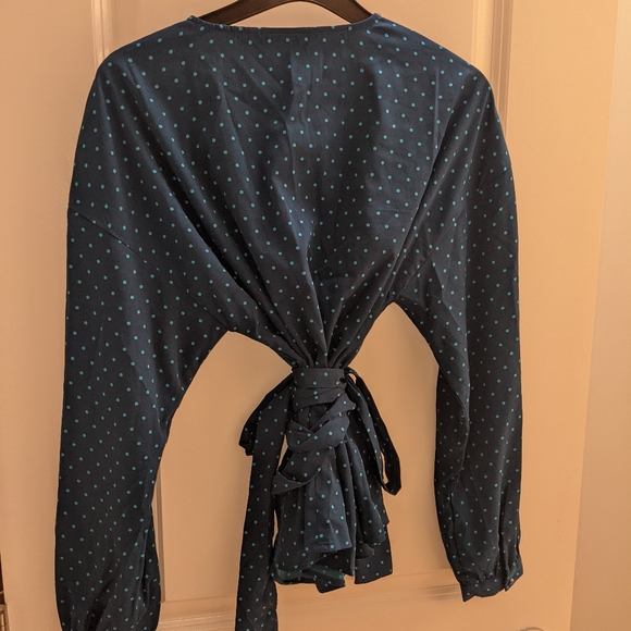 Vero Moda two-tone Blue polka dot wrap bkouse - Picture 2 of 2